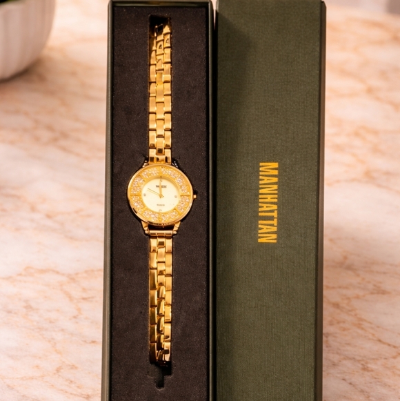 Manhattan Accessories - Manhattan Gold Women’s Watch – Crystal Bezel – Pre-Owned